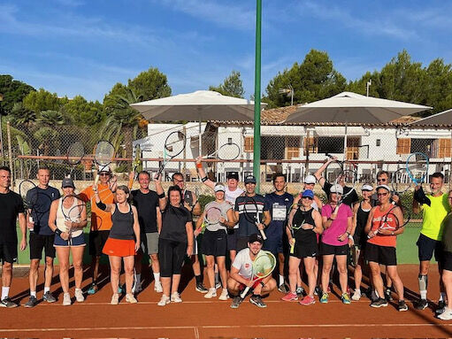 Paketerbjudande för tennisklubbar 2024 till Font de Sa Cala